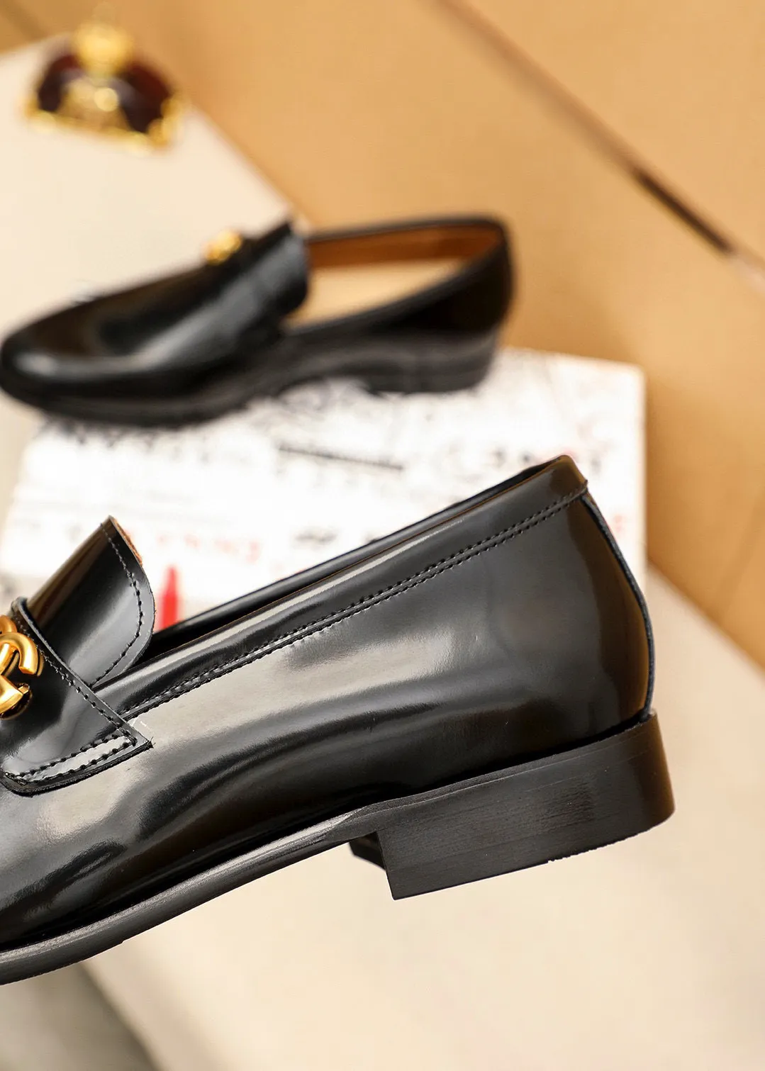 Men's clothing and shoes 💰460 💐DG top quality🔍🔍Men's new leather shoes🚹Sold simultaneously at counters⚠The uppers are imported open-edge beaded cowhide leather uppers from Italy, fully imported cowhide leather lining + classic hardware buckles, completely 1⃣️to 1⃣️reproduction🇮🇹💪💪, ⚠ Sole: The original sole is specially provided by the original factory. The exclusive movable molded sole is super comfortable. ⚠The original factory follows the order, 🔍🔍high quality, you can enter and exit the counter at will, welcome to compare⚠Size: 38-44 (45.46🉑️Customized)